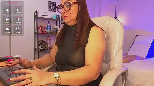 lady nylon  online show from 01.18.26