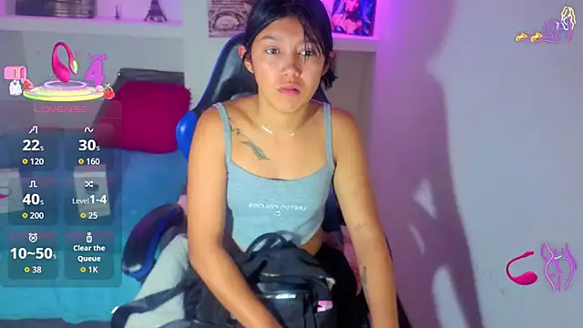 Snapshot of emily_rosse04 chatting on 10.25.25 emily rosse04 online show from 10.25.25