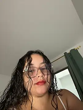 Snapshot of CurlyGirl_1 chatting on 09.23.25 CurlyGirl 1 online show from 09.23.25