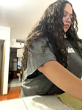 Snapshot of CurlyGirl_1 chatting on 09.26.25 CurlyGirl 1 online show from 09.26.25