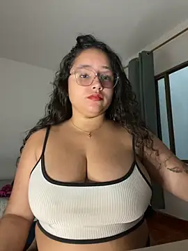 Snapshot of CurlyGirl_1 chatting on 10.07.25 CurlyGirl 1 online show from 10.07.25