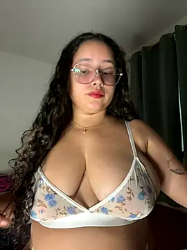 Snapshot of CurlyGirl_1 chatting on 10.22.25 CurlyGirl 1 online show from 10.22.25