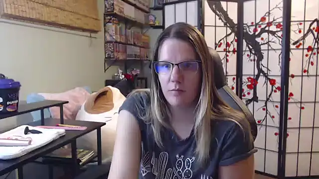 Sarahtineke online show from 02.05.26