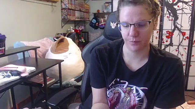 Sarahtineke online show from 03.04.26