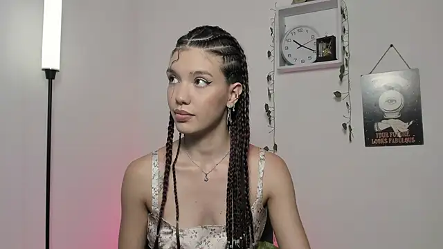 Snapshot of Emperatriiz chatting on 12.21.24 Emperatriiz online show from 12.21.24