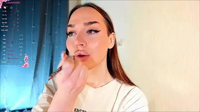 Snapshot of chups_girl chatting on 02.17.26 chups girl online show from 02.17.26