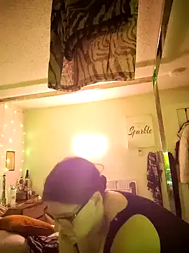 Snapshot of BeckiTooSweet chatting on 12.31.24 BeckiTooSweet online show from 12.31.24