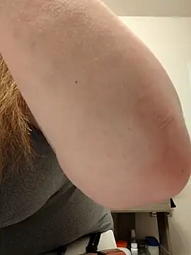 Snapshot of BeckiTooSweet chatting on 02.22.25 BeckiTooSweet online show from 02.22.25