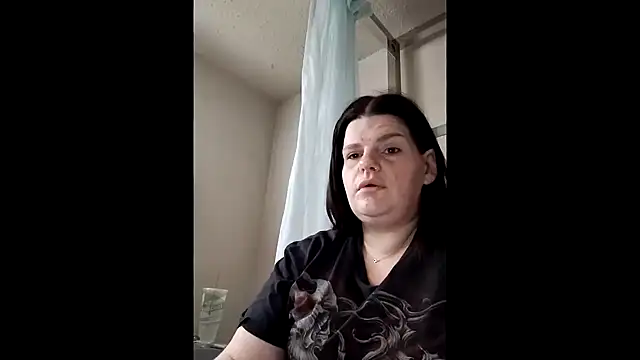 Snapshot of BeckiTooSweet chatting on 10.16.25 BeckiTooSweet online show from 10.16.25