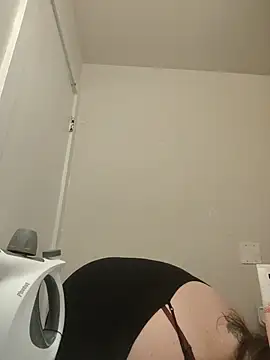 Snapshot of BeckiTooSweet chatting on 10.21.25 BeckiTooSweet online show from 10.21.25