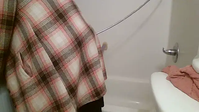 Snapshot of BeckiTooSweet chatting on 10.22.25 BeckiTooSweet online show from 10.22.25