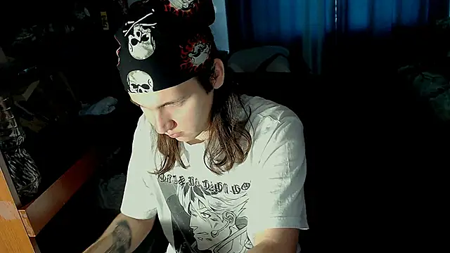 Snapshot of EvaMiron chatting on 12.13.24 EvaMiron online show from 12.13.24