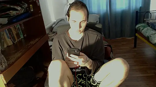 Snapshot of EvaMiron chatting on 12.22.24 EvaMiron online show from 12.22.24