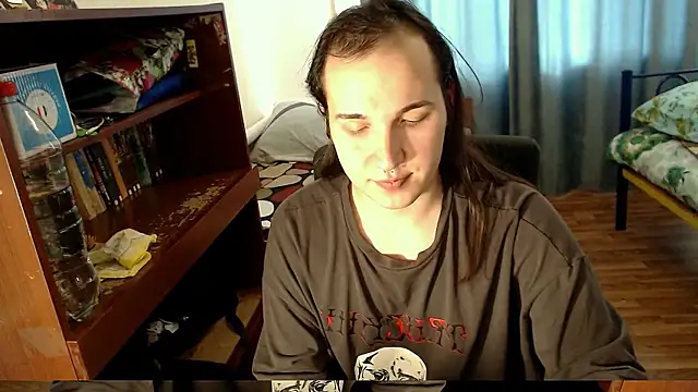 Snapshot of EvaMiron chatting on 02.04.25 EvaMiron online show from 02.04.25