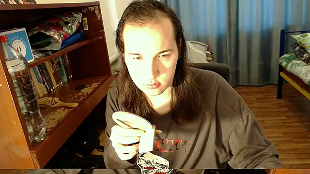 Snapshot of EvaMiron chatting on 02.05.25 EvaMiron online show from 02.05.25