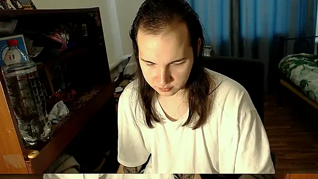 Snapshot of EvaMiron chatting on 02.11.25 EvaMiron online show from 02.11.25