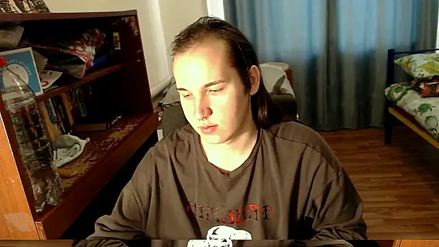 Snapshot of EvaMiron chatting on 02.13.25 EvaMiron online show from 02.13.25