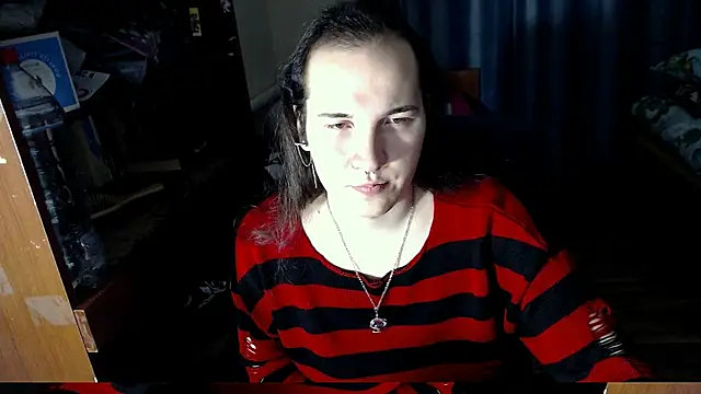 Snapshot of EvaMiron chatting on 02.13.25 EvaMiron online show from 02.13.25