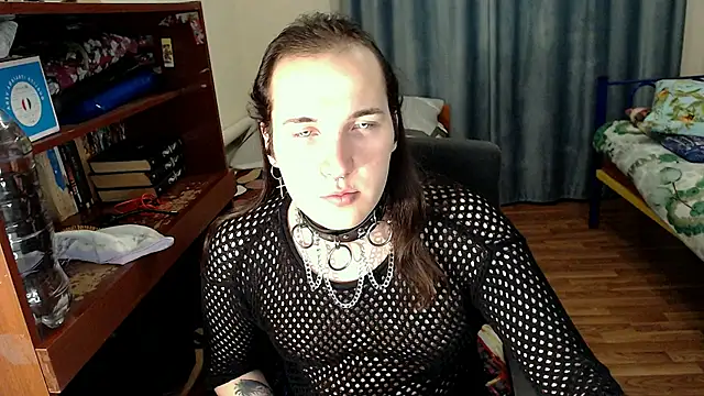 Snapshot of EvaMiron chatting on 02.21.25 EvaMiron online show from 02.21.25
