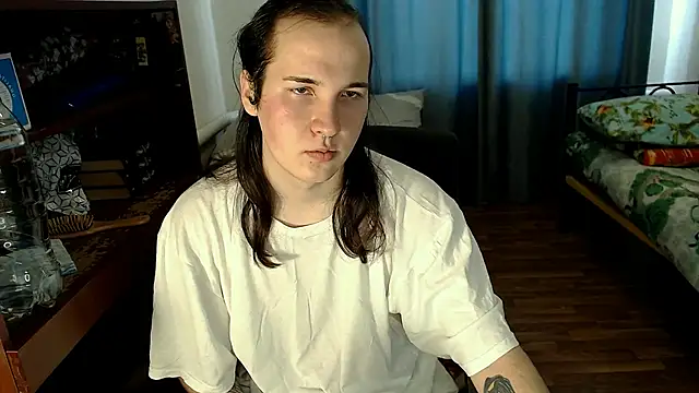 Snapshot of EvaMiron chatting on 02.23.25 EvaMiron online show from 02.23.25
