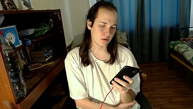 Snapshot of EvaMiron chatting on 03.10.25 EvaMiron online show from 03.10.25