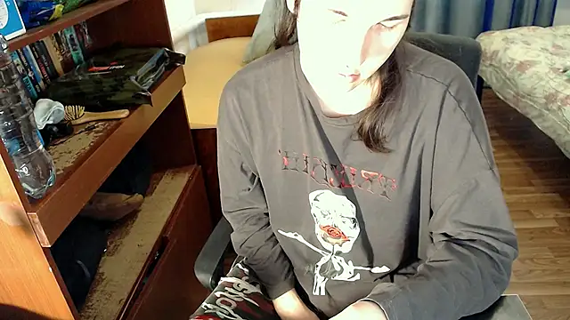 Snapshot of EvaMiron chatting on 03.12.25 EvaMiron online show from 03.12.25