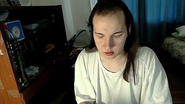 Snapshot of EvaMiron chatting on 03.14.25 EvaMiron online show from 03.14.25