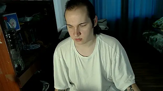 Snapshot of EvaMiron chatting on 03.16.25 EvaMiron online show from 03.16.25