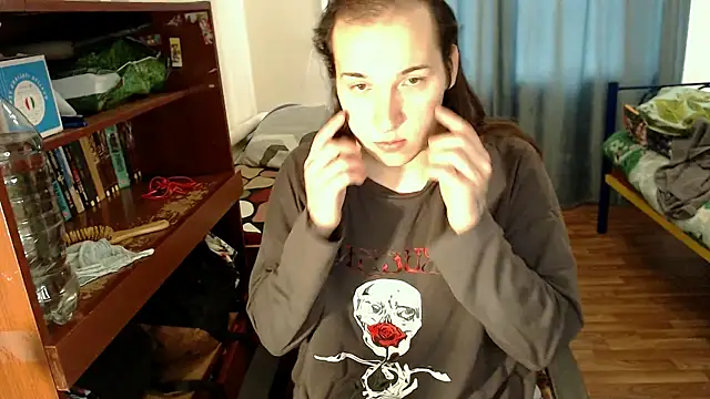 Snapshot of EvaMiron chatting on 03.18.25 EvaMiron online show from 03.18.25