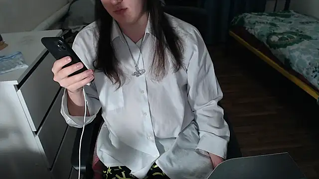 Snapshot of EvaMiron chatting on 09.14.25 EvaMiron online show from 09.14.25
