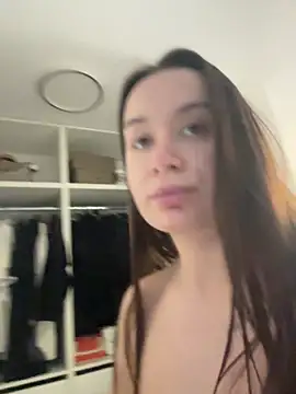 Snapshot of deliaroyal chatting on 11.09.25 deliaroyal online show from 11.09.25