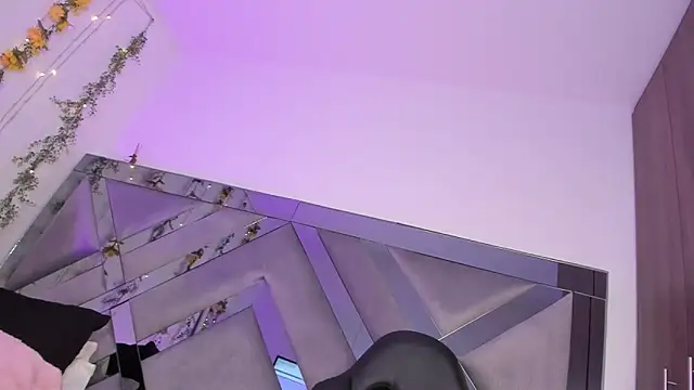 Iris hott1 online show from 03.11.25