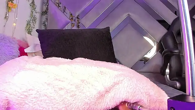 Iris hott1 online show from 03.13.25