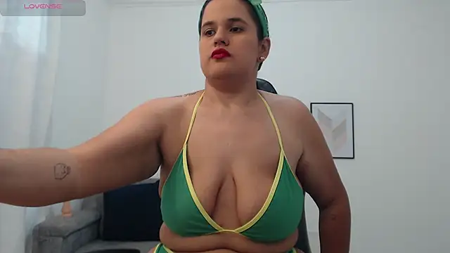 natalia curvy1 online show from 10.14.25