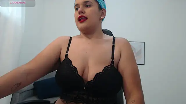 natalia curvy1 online show from 10.29.25