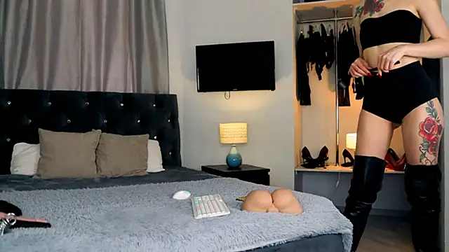 InvitingTina online show from 04.18.26