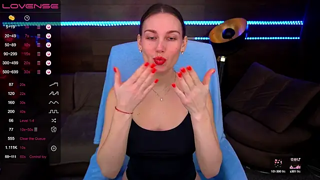 Snapshot of JasminJames chatting on 03.19.25 JasminJames online show from 03.19.25