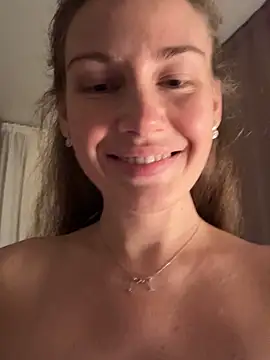 Snapshot of JasminJames chatting on 10.18.25 JasminJames online show from 10.18.25