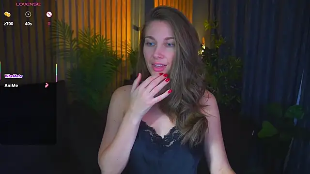 Snapshot of JasminJames chatting on 10.24.25 JasminJames online show from 10.24.25