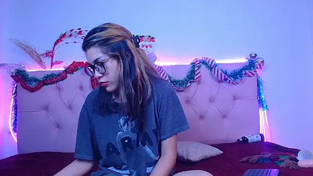 Little Cuttie  online show from 12.14.24