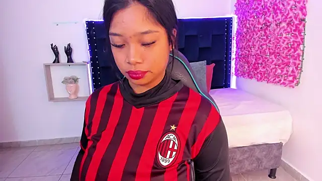 SaraApril 1 online show from 10.23.25