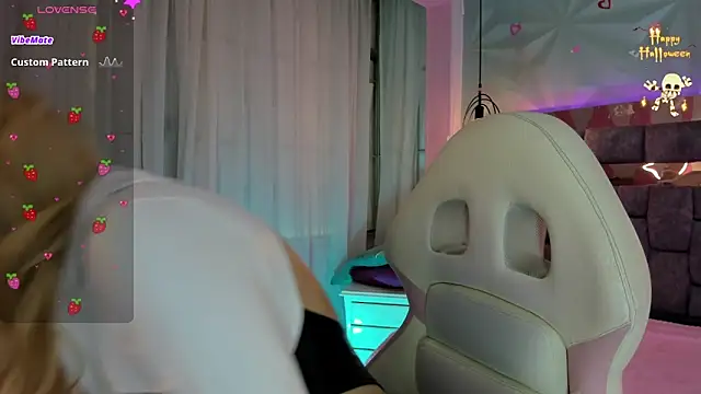 Snapshot of Candy_morgan412 chatting on 10.29.25 Candy morgan412 online show from 10.29.25