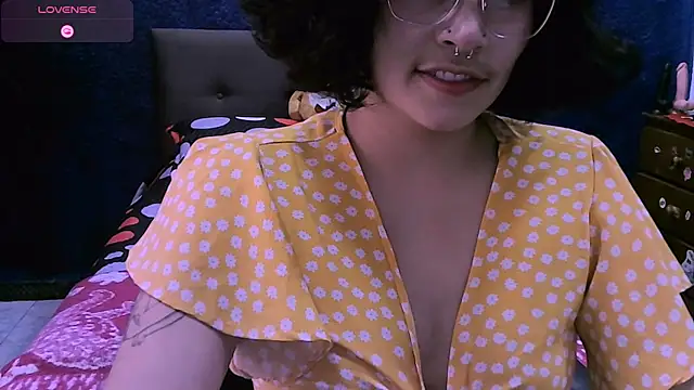 NinaYellow online show from 11.05.25