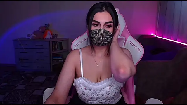 Snapshot of __Yasmina__ chatting on 03.13.25   Yasmina   online show from 03.13.25