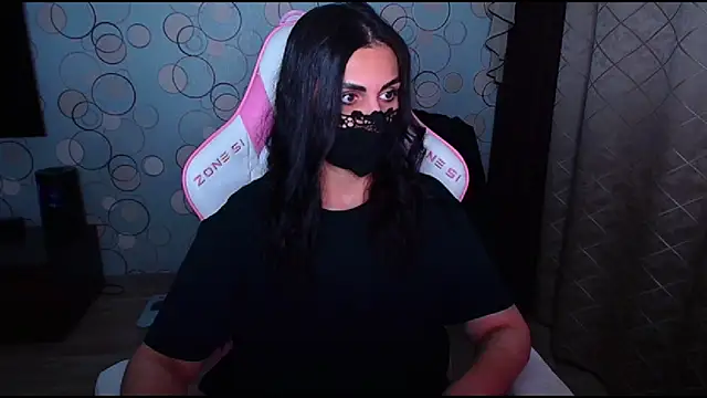 Snapshot of __Yasmina__ chatting on 10.21.25   Yasmina   online show from 10.21.25