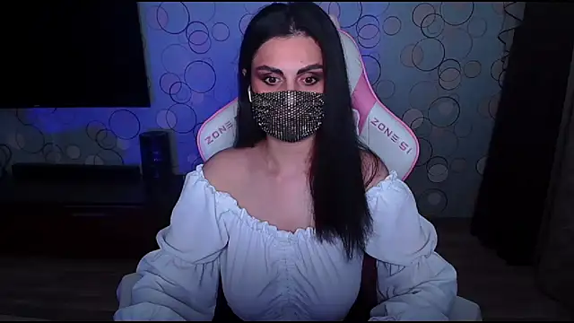 Snapshot of __Yasmina__ chatting on 06.27.26 Yasmina online show from 06.27.26