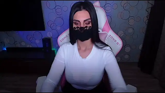 Snapshot of __Yasmina__ chatting on 07.22.26 Yasmina online show from 07.22.26