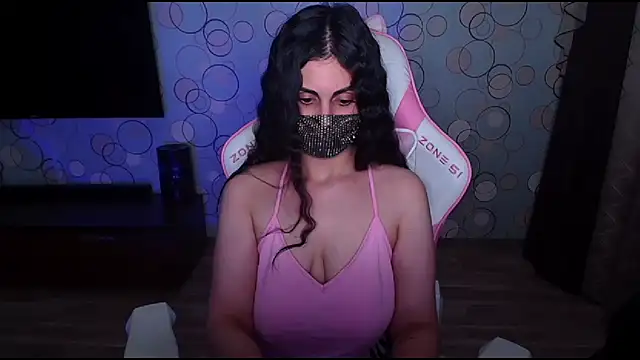 Snapshot of __Yasmina__ chatting on 07.26.26 Yasmina online show from 07.26.26