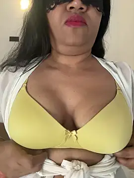 Snapshot of Shasha_X chatting on 03.05.25 Shasha X online show from 03.05.25