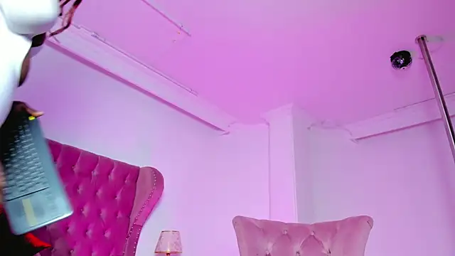Snapshot of AnnieWestly chatting on 01.18.25 AnnieWestly online show from 01.18.25